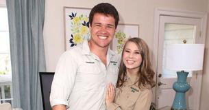 Bindi Irwin et son fiancé Chandler Powell adoptent un chiot: "Notre famille s'agrandit!"