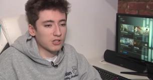 Vrouw In Texas redt Britse jongen door de politie 8000 kilometer verderop te bellen toen ze online aan het gamen waren