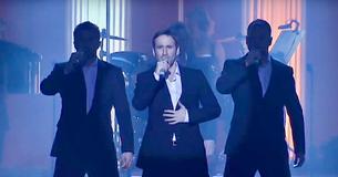 12 ténors interprète "You raise me up" dans une performance exceptionnelle