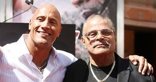 Il padre di Dwayne Johnson, il lottatore professionista Rocky Johnson, si è spento a 75 anni