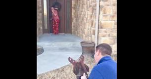 Ces parents adoptent secrètement un chien avec lequel leur fille s'est liée