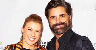 John Stamos heeft moeite om zijn tranen te bedwingen terwijl hij vertelt over hoe 'Full House' co-star Jodie Sweetin hem hielp om van zijn alcoholverslaving af te geraken.
