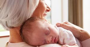 Une grand-mère de 50 ans a donné naissance à un petit garçon