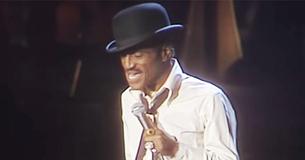 Video van Sammy Davis Jr. bij het uitvoeren van "Mr. Bojangles" live in Duitsland in 1985