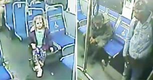 Une fille de 4 ans prend le bus seule en pleine nuit car elle veut boire un granité