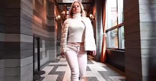 À 22 ans, ce mannequin atteinte de trisomie réalise son rêve en défilant à la NYFW