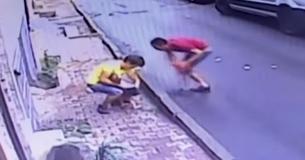 Heroico adolescente atrapa de forma milagrosa a bebé que cae desde una ventana