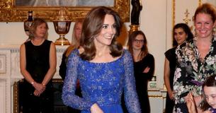 Kate Middleton a recyclé la robe bleu royal de Jenny Packham pour le gala