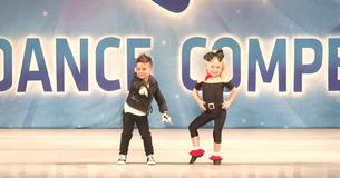 Deux enfants de 4 ans offrent une performance sur des musiques de "Grease" et épatent les juges