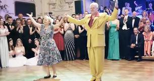 Direct na de start van een boogie woogie-nummer nemen krasse knarren en swingen de pan uit