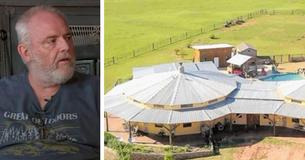 Un homme a été traité de fou pour avoir passé 9 ans à construire sa maison , mais maintenant il n'est plus endetté.