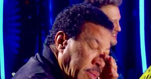 Blinde tiener brengt Lionel Richie tot tranen met engelachtige stem