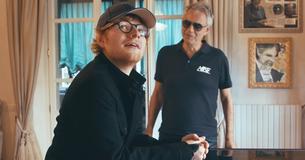 Ed Sheeran tut sich mit Andrea Bocelli zusammen, um eine perfekte Darbietung von "Perfect Symphony" zu liefern