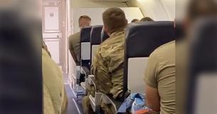 Des soldats déployés pendant 11 mois chantent "Take Me Home, Country Roads" de John Denver lors de leur retour en Virginie occidentale