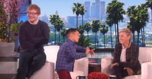 Jongen van 8 jaar oud zingt lied van Ed Sheeran voor Ellen en weet niet dat de zanger achter hem staat