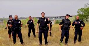 Des policiers canadiens relèvent le défi de la synchronisation des lèvres sous les rythmes de la chanson des Backstreet Boys