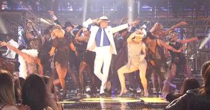 Neil Patrick Harris fait une performance sur "Smooth Criminal" lors d'un concours de lip synch