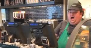 Un barista de Starbucks qui a suivi une formation de chanteur d'opéra en Italie fait entendre sa voix dans un café