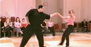 Esta pareja de bailarines se mueven como nadie al ritmo del swing