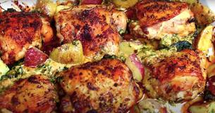 Poulet crémeux au beurre à l'ail et aux pommes de terre