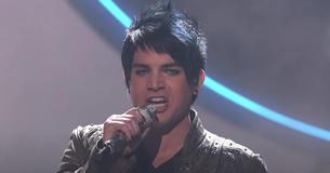Adam Lambert et Queen restent fidèles aux paroles de la chanson "We Are The Champions", qui fait vibrer les foules