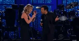 Jennifer Nettles y Lionel Richie cantaron "Hello" juntos