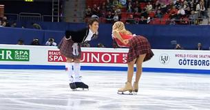 Un duo de patineurs sur glace gagne le respect du public et des juges avec une danse écossaise