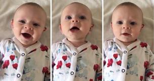Schattige, dove baby glimlacht wanneer hoortoestel wordt aangezet.
