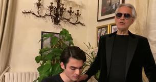 L'incroyable performance d'Andrea Bocelli avec son fils Matteo au "Late Late Show"