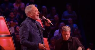 L’incroyable reprise de la chanson Kiss de Prince par la légende Tom Jones  