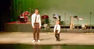 Un jeune prodige de la danse de six ans surpasse son professeur de claquettes au cours d'une incroyable routine