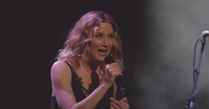 Jennifer Nettles täytti huoneen 'Bohemian Rhapsody' tulkinnalla
