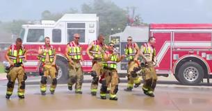 Le service de pompiers de Greenville relève parfaitement un défi de Lip Sync