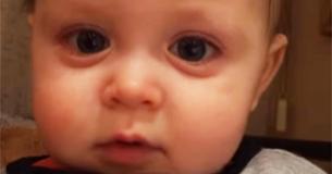 Un adorable bébé réagit de façon émouvante à Andrea Bocelli qui chante avec Elmo