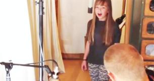 Une jeune fille de 11 ans chante une version émouvante de "Imagine"