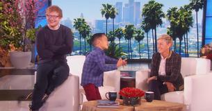 8-jarige zingt uit volle borst een van Ed Sheeran's hits voor Ellen en heeft geen idee dat de zanger vlak achter hem zit