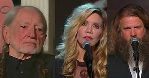 Willie Nelson vecht tegen tranen als zijn vrienden 'Seven Spanish Angels' voor hem zingen