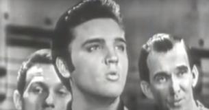 Le jeune Elvis chante "Peace In The Valley" dans un clip enregistré en 1957 