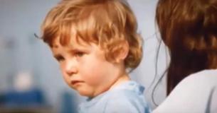 Il bambino nasce senza arti ma la nonna fa una battuta su di lui che restituisce senso alla sua vita