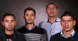 Quatre garçons grandissent avec leur jumeau et découvrent que le docteur les à échangés à la naissance il y a 25 ans
