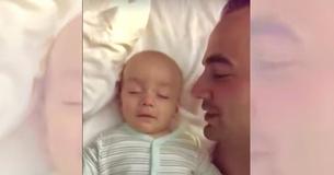 Vader filmt antwoord van slapende zoontje nadat hij  'Ik hou van je' gefluister had