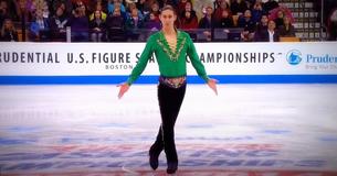 Un jeune homme met le feu sur la glace avec une routine incroyable de "Riverdance"