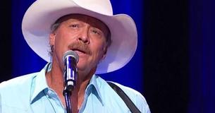 Alan Jackson onora la moglie con l'emozionante ballata "I'd Love You All Over Again"