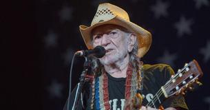 Countryhelden Willie Nelson en Patsy Cline zingen 'Just A Closer Walk With Thee' 