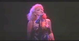 Rare vidéo de 1979 montrant Bette Midler en train de jouer "The Rose" en direct