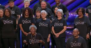 'AGT': Inspirerend daklozenkoor krijgt gouden zoemer van tot tranen geroerde Terry Crews