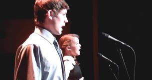 2 Bambini in ansia salgono sul palco e lasciano il pubblico senza fiato con la loro esibizione di "The Prayer"