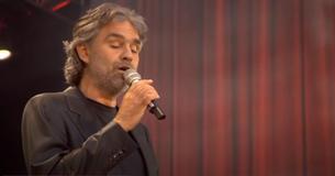 Andrea Bocelli  conquista i cuori di tutti con un brano tratto dal "Fantasma dell'Opera"