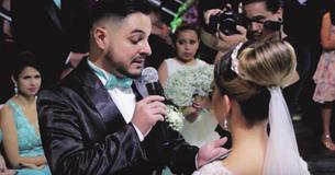 Le mariage est interrompu lorsque le marié révèle qu'il en aime une autre, et qu'elle se tient juste derrière lui