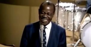 Denk bij jezelf, "What A Wonderful World" zoals Louis Armstrong voorzingt in deze klassieker uit 1967 